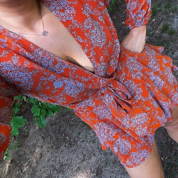 Relipop Romper L NWOT Floral Print V-Neck Long Sleeve Waist Tie Layered Ruffle - Picture 3 of 9